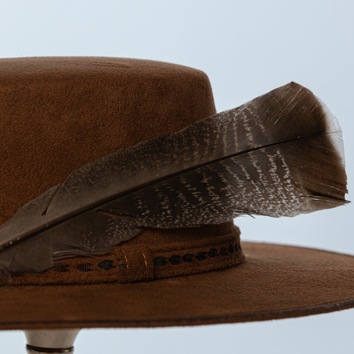 ''Borwn feather'' Cordoban in taupe suede